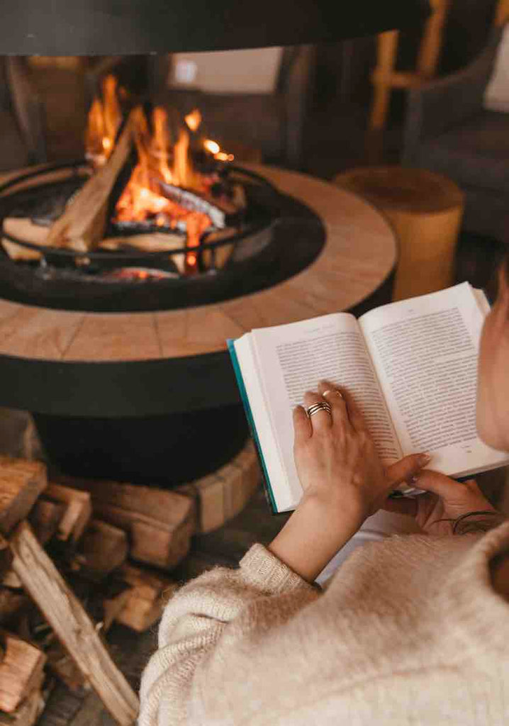 20 Holiday Traditions that Encourage Reading!